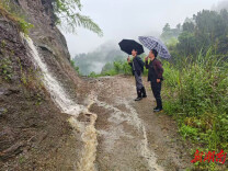 永顺县塔卧镇全力防汛护民安
