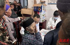永顺县万民乡开展老年人免费体检活动