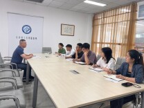 聆听先辈长征路，厚植青年家国情