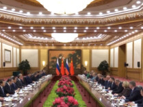 习近平：推动中俄两国互信根基越扎越牢 友谊之路越走越宽