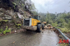 闻“汛”而动保畅通 溆浦公路养护中心全力处置道路塌方险情