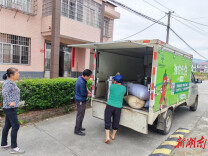 “流动供销服务车”——家门口的“幸福驿站”