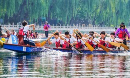 骏马腾波，龙跃中轴！什刹海龙舟赛激情开赛