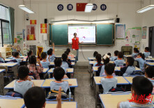 湘潭大学文学与新闻学院研究生开展“防拐”支教活动