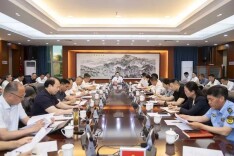 【“321”机制大抓落实年】第70期：娄底市委副书记、市长何朝晖主持召开娄底市社会安全稳定和信访工作调度会