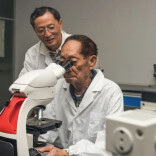 袁隆平亲授弟子追忆：他是大科学家，也是爱地摊货的“老小孩”