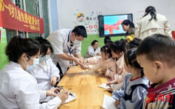 永顺县石堤镇卫生院：把健康体检室“搬”进幼儿园