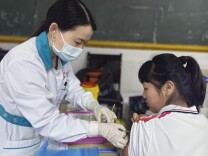 HPV疫苗进校园 守护青春健康