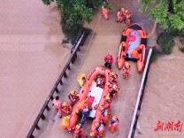 暴雨致河道漫溢 白箬铺镇紧急转移群众