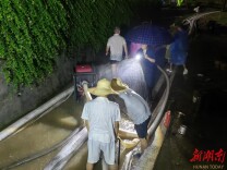 暴雨夜，望城坡街道4小时生死速援