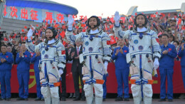 神舟二十三号航天员乘组出征仪式在酒泉卫星发射中心举行