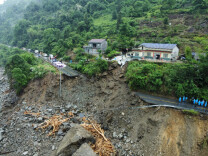 湖南全力应对强降雨公路灾毁—— 打通每一条“生命线”