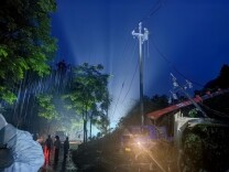 水退人进、电通心安 4000余名电网人防汛一线筑牢保电防线