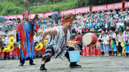 数万群众欢度“四月八”  共绘民族团结“同心圆”