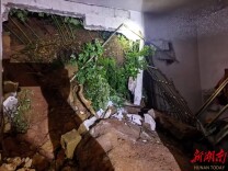临湘“闻汛而动”：抓实地质灾害防控底线 “挪床行动”守护群众生命安全​