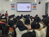  龙山县洗洛中学开展心理健康知识讲座活动