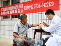 心系安置群众 守护健康防线