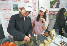 Chinese coffee, tea brands showcased at London fair