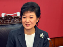 遭弹劾9年后，朴槿惠为在野党助选