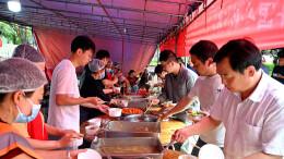 “暖心厨房”免费开餐