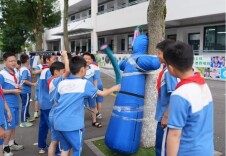 平江县新城学校开展“游园会”活动