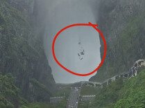 张家界天门山岩石脱落 景区回应：落在无人区，无游客受伤