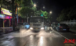 闻“汛”而动显担当 连夜清淤保畅通