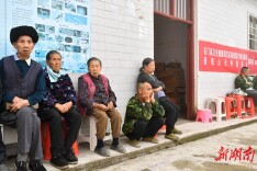 探访石门临时集中安置点