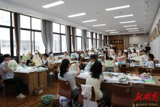 湘潭大学开展凝胶版树叶拓印DIY活动