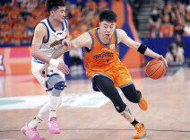 上海队主场力克广厦队 CBA总决赛首场告捷