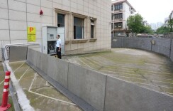 30秒自动升降！长沙这款智能防汛挡板筑牢车库安全线