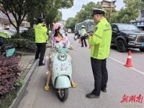 新晃开展摩电车辆交通违法专项整治行动