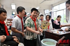 巧手制漆扇 非遗润童心