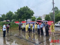 平江县开展普法宣传动员暨非法捕捞渔具集中销毁活动