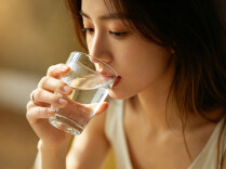 身体缺水，容易变“傻”！夏天喝好这几杯水，清热解毒、调节血压→