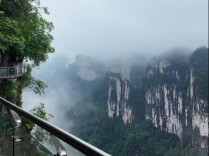 烟雨入峡谷 漫步栈道揽奇峰