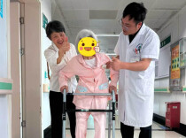 百岁老人术后次日行走，患者点赞：医生神仙下凡！