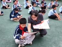 快乐“六一”平安行，平江县人民法院干警走进明德小学