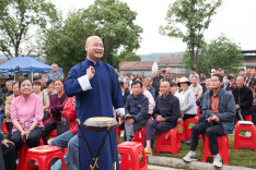 搭台群众里 村民走T台——四省区文艺志愿者走进华容开展惠民演出