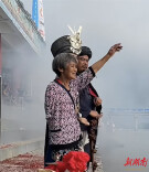 以热爱守护龙舟情怀！麻阳“独臂上红奶奶”火了
