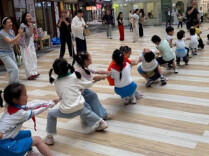 长沙市砂子塘魅力小学2512班趣味运动派对火热上演
