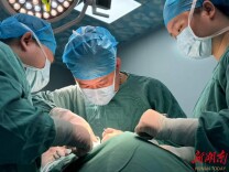 湖南省直中医医院甲状腺疝血管外科成功实施两例复杂手术