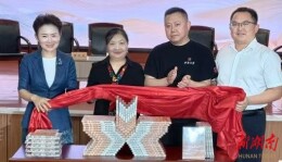 岁月不语笔有声，平凡坚守自带光