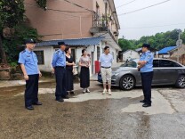 警社联动查隐患 筑牢南站社区安全防线