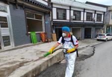 常德红十字会组织志愿者驰援石门开展全域消杀作业