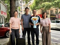 平江县城北学校教师启程援藏