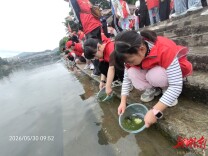 怀化启动濒危土著鱼科学放流 公益小雷锋携手家长共护母亲河