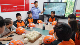 长沙交警“马路学堂”开讲
