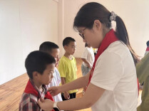 洪江市群峰乡中心小学开展新队员入队仪式暨趣味游园活动