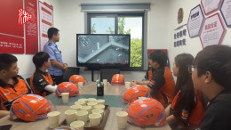 长沙交警“马路学堂”开讲 为外卖新骑手送上交通安全“必修课”